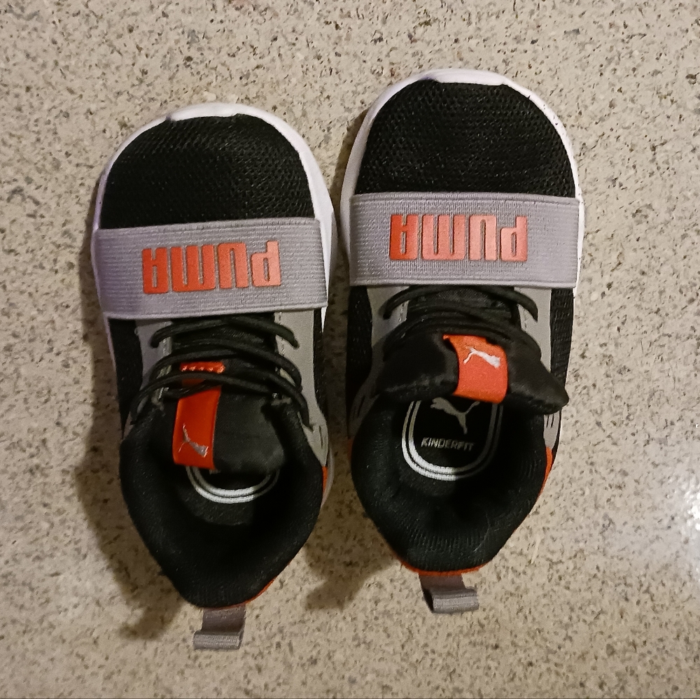 Kids pumas shoes